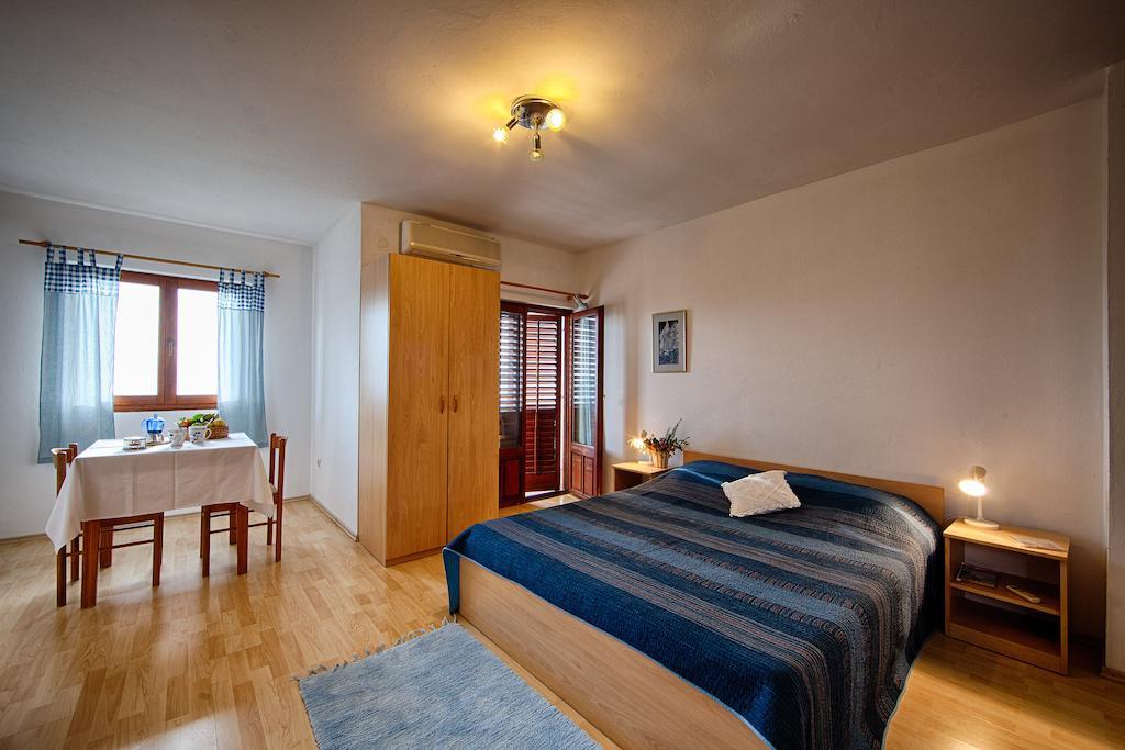 Guesthouse Ksenija Komiža Zimmer foto